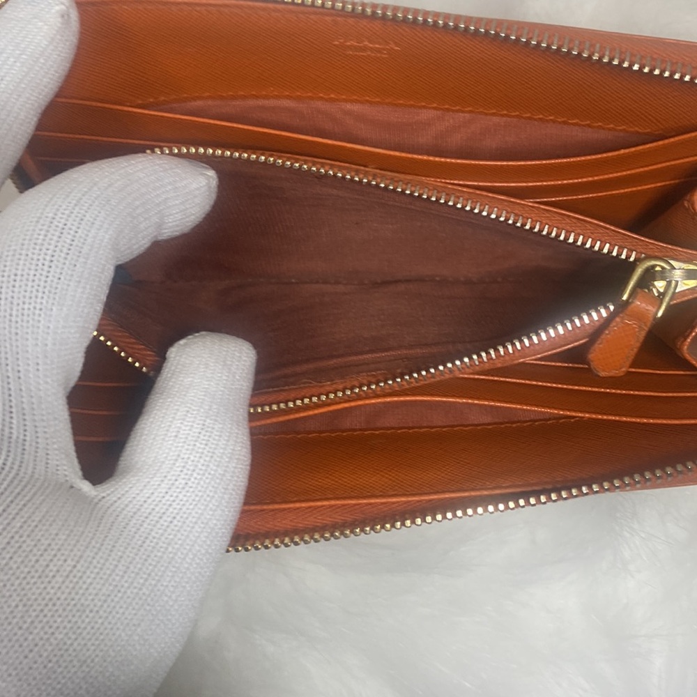 PRADA MilANO WALLET ORANGE (EUC)🧡🤎 with box/paper - Picture 8 of 15